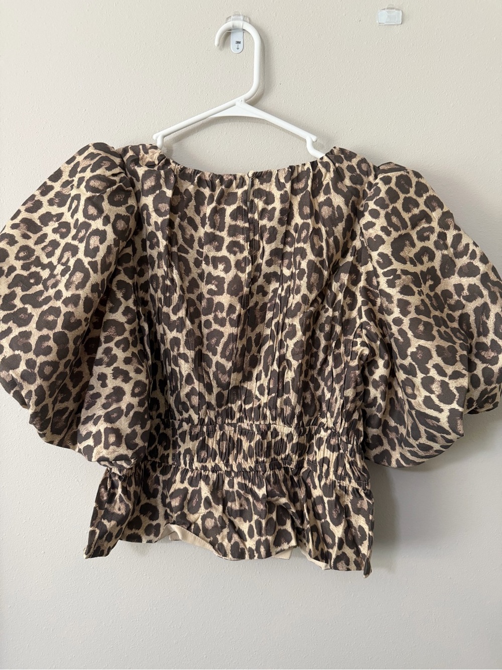 Joie NWT Leopard Print Puff Sleeve Smocked Waist Blouse Top Medium - Picture 9 of 10